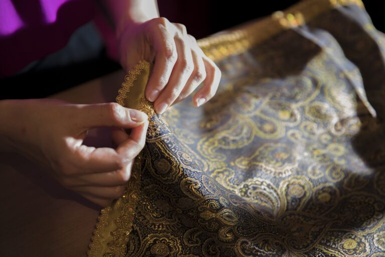 Chiffon vs. Georgette vs. Silk: Which Saree Fabric Suits You Best